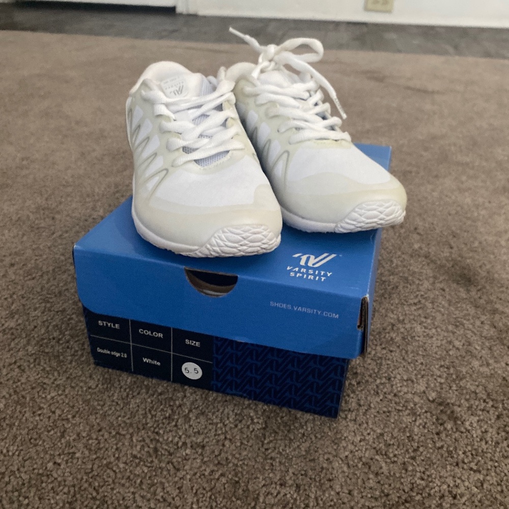 Cheer shoes